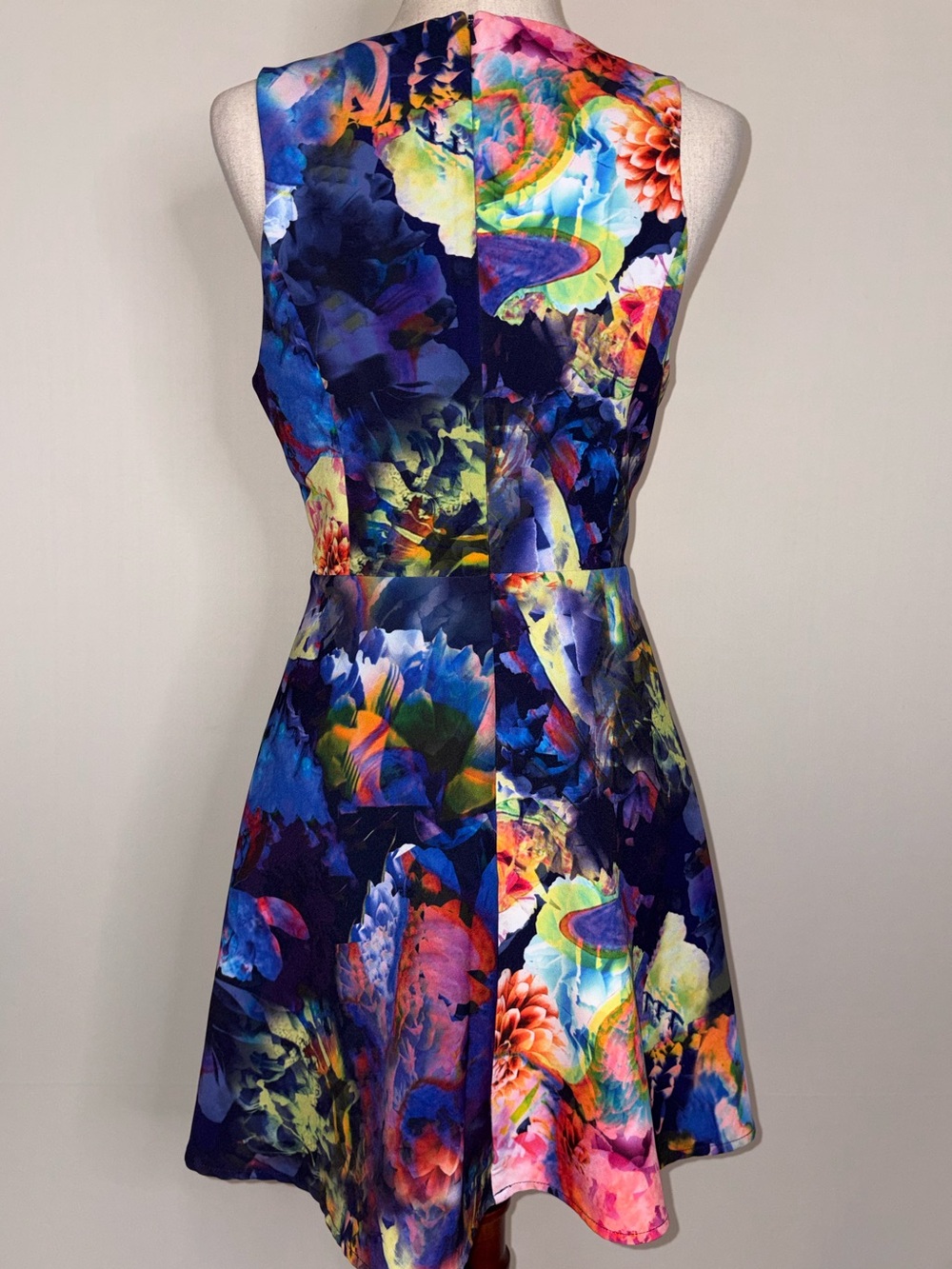 Bardot Vibrant Technicolor Floral Fit-and-Flare Dress Size 8 - Picture 3 of 7